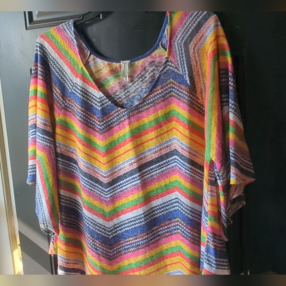 R. Rouge Tops - Woman’s R. Rouge Lightweight Blouse Aztec Design Size 3X Batwing Sleeves V-Neck